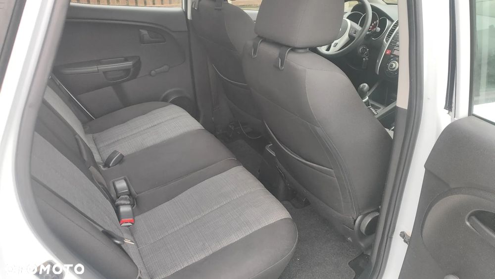 Kia Venga - 11