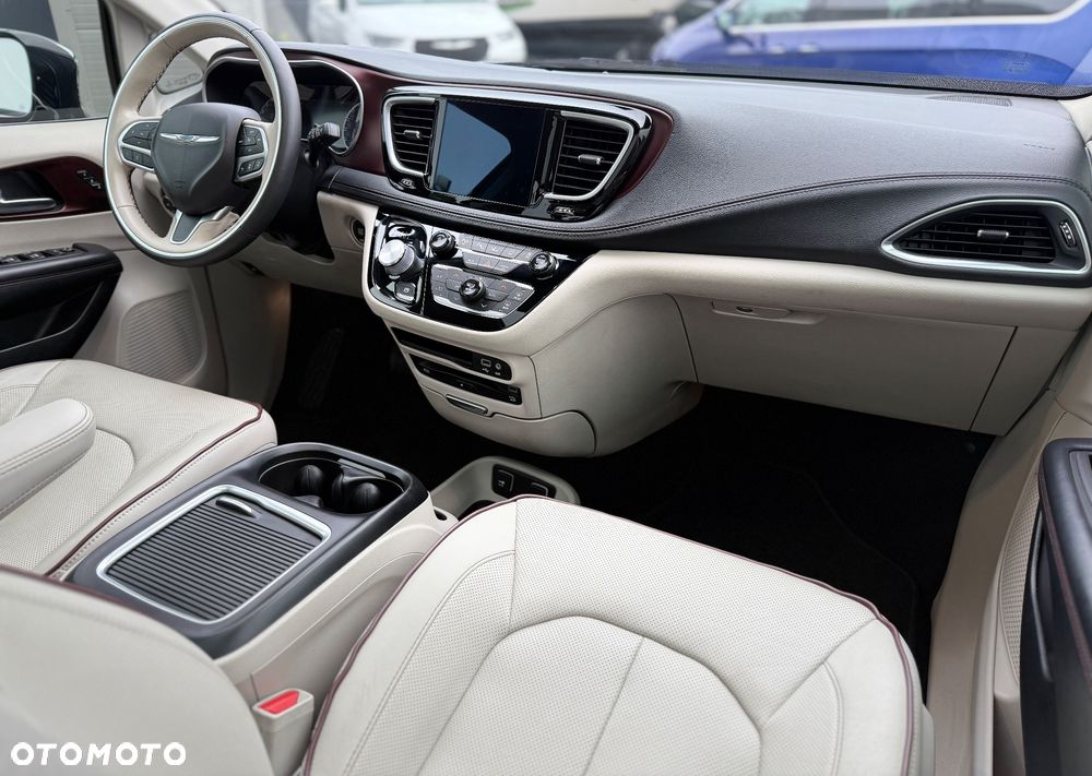 Chrysler Pacifica - 27