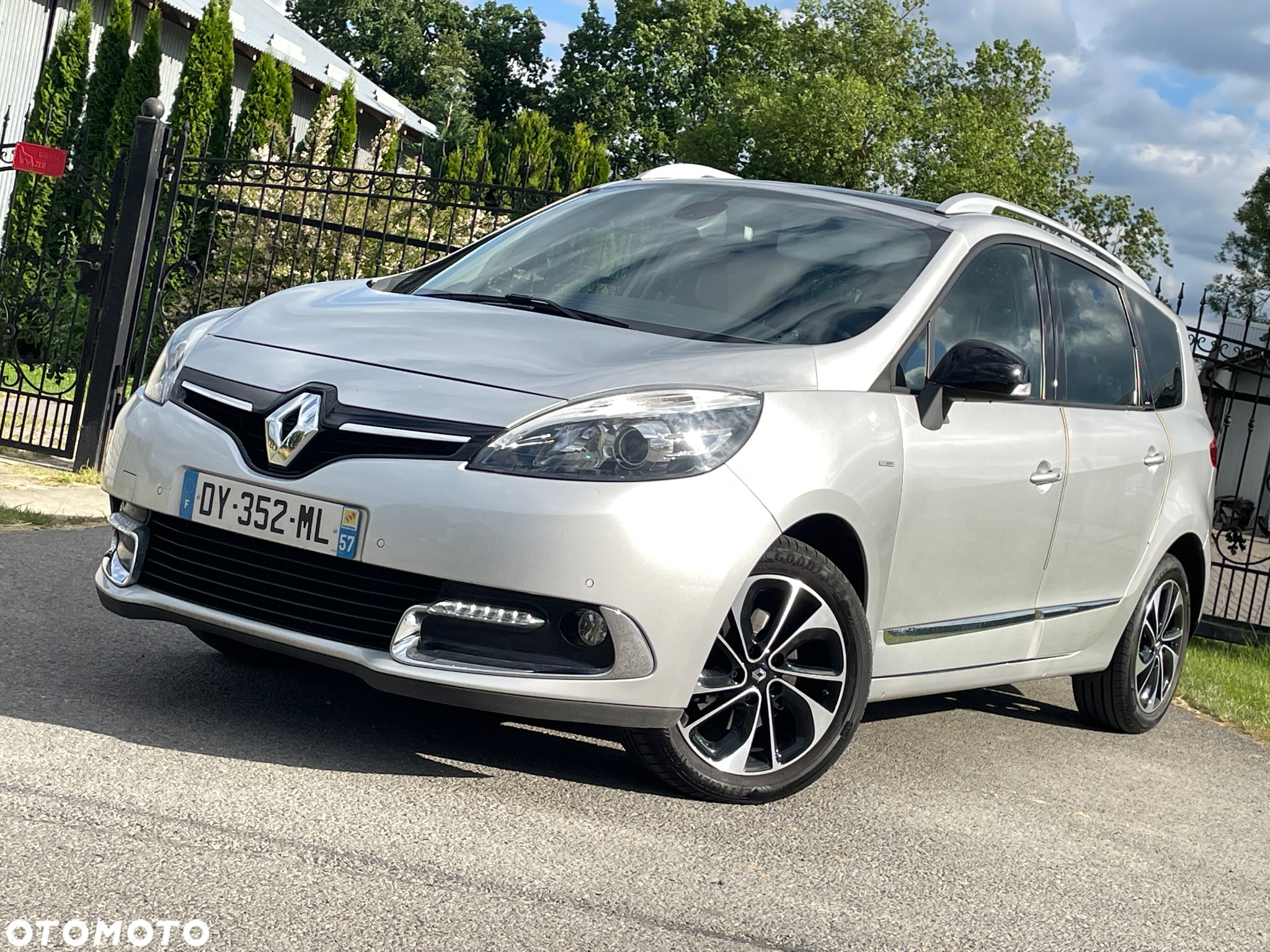 Renault Grand Scenic ENERGY TCe 130 S&S Bose Edition - 3