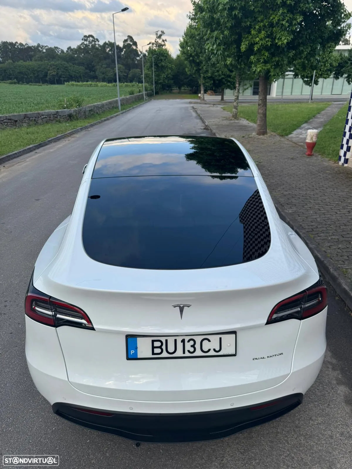 Tesla Model Y Long Range Dual Motor AWD - 9
