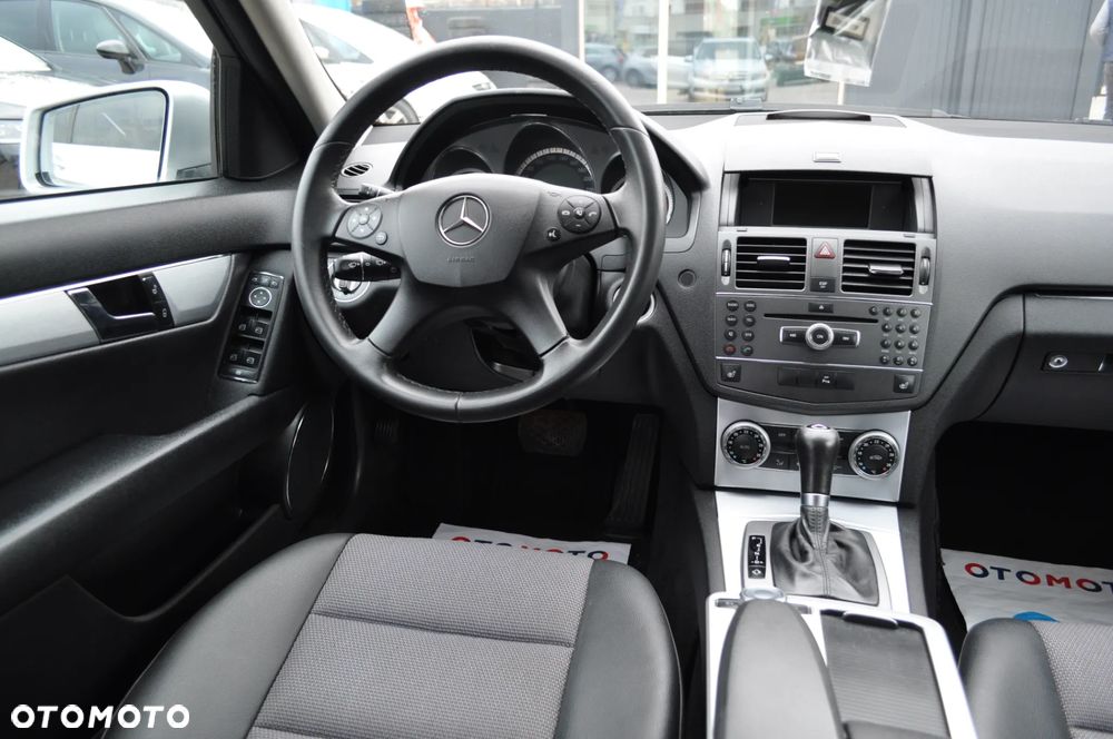 Mercedes-Benz Klasa C 180 CGI Automatik BlueEFFICIENCY Avantgarde - 19