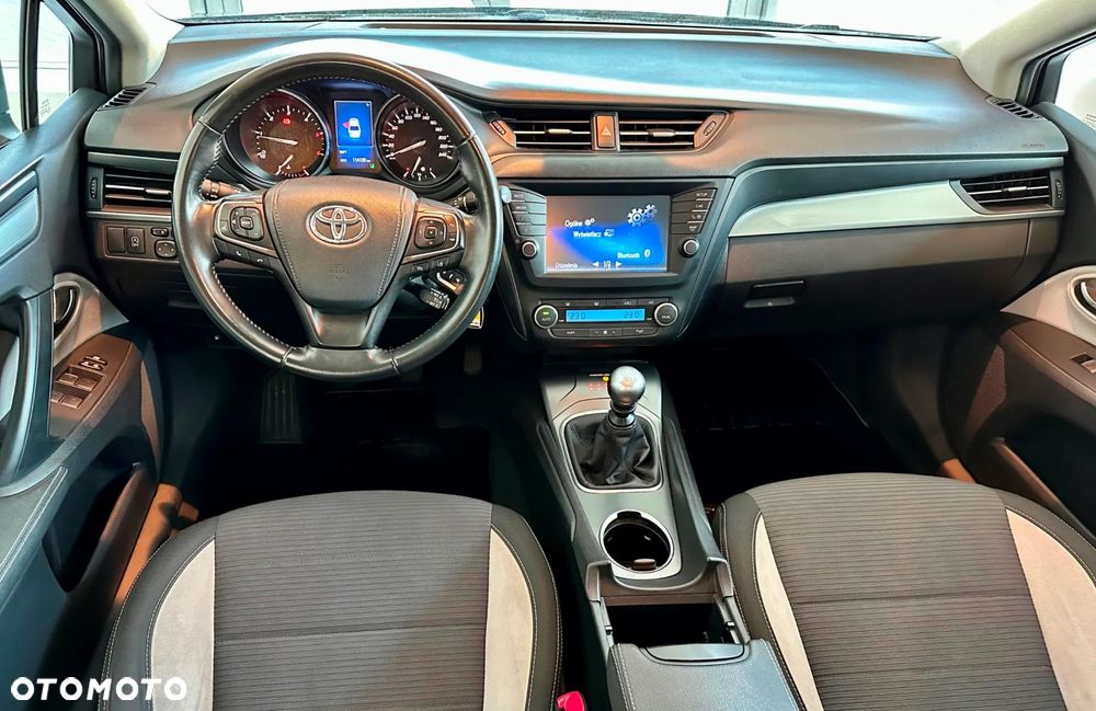 Toyota Avensis 2.0 D-4D Premium - 8