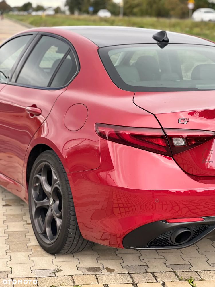Alfa Romeo Giulia 2.0 Turbo 16V AT8-Q4 Veloce Ti - 12