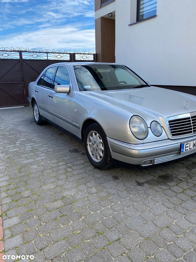 Mercedes-Benz Klasa E 250 TD Elegance - 2