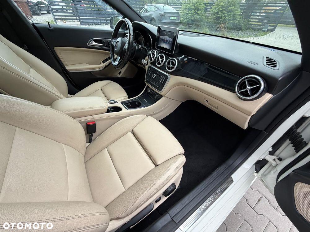 Mercedes-Benz CLA 250 7G-DCT AMG Line - 14