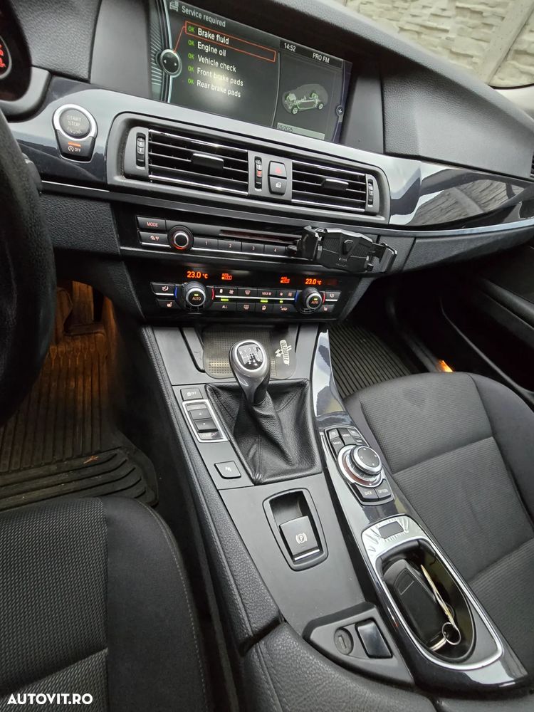BMW Seria 5 525d Touring - 34