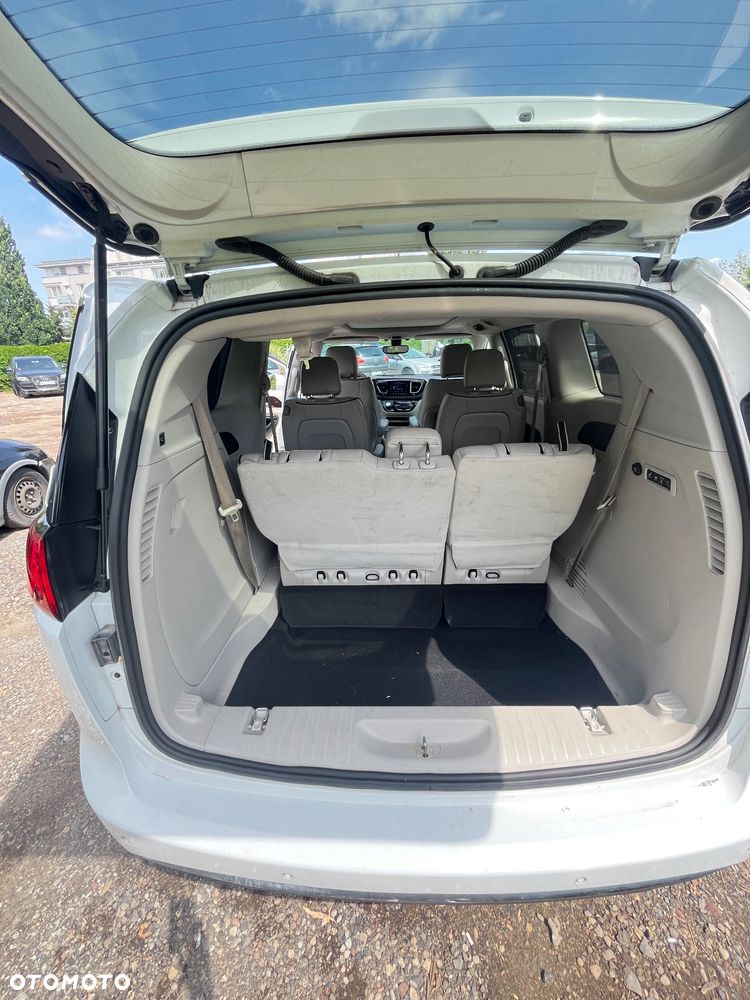 Chrysler Pacifica - 12