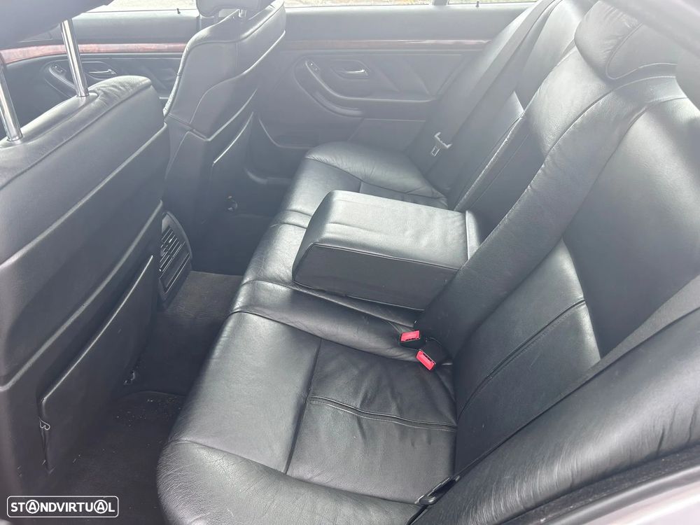 BMW 528 iA - 7