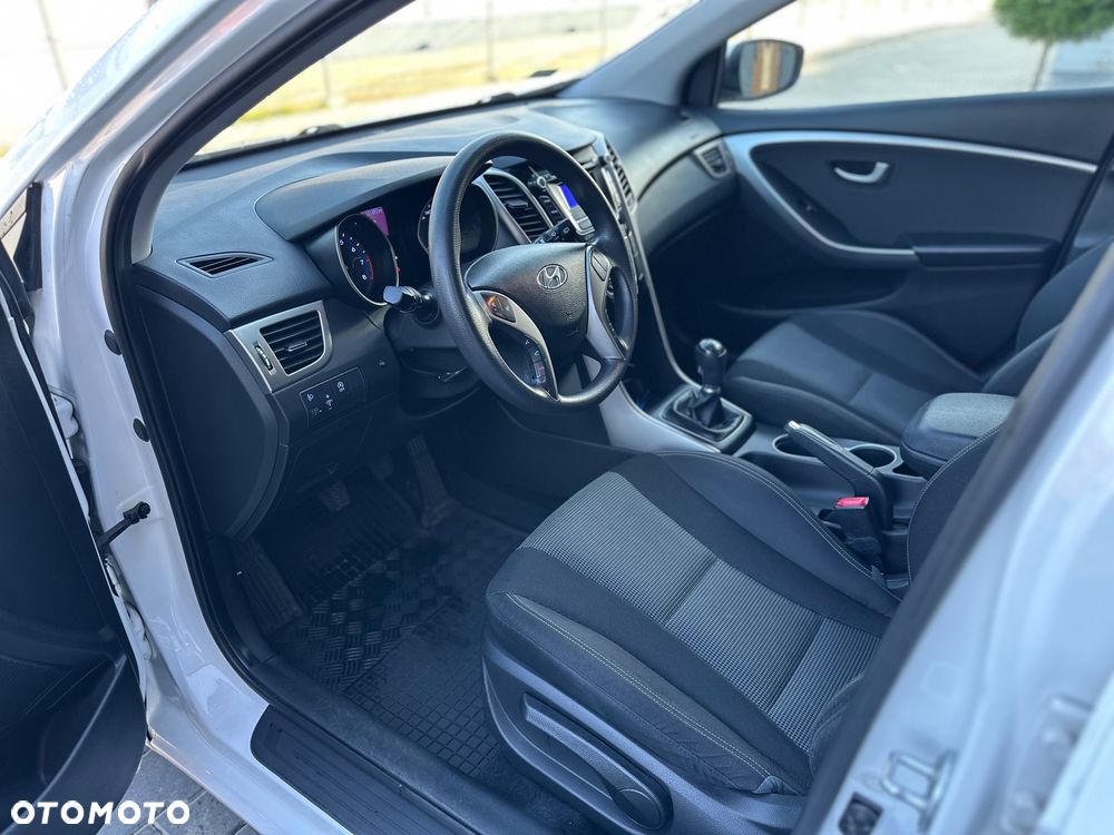 Hyundai i30 1.6 GDI Classic + - 9