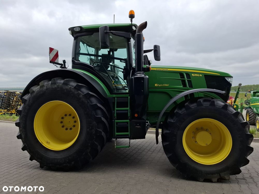 John Deere 6250R - 3