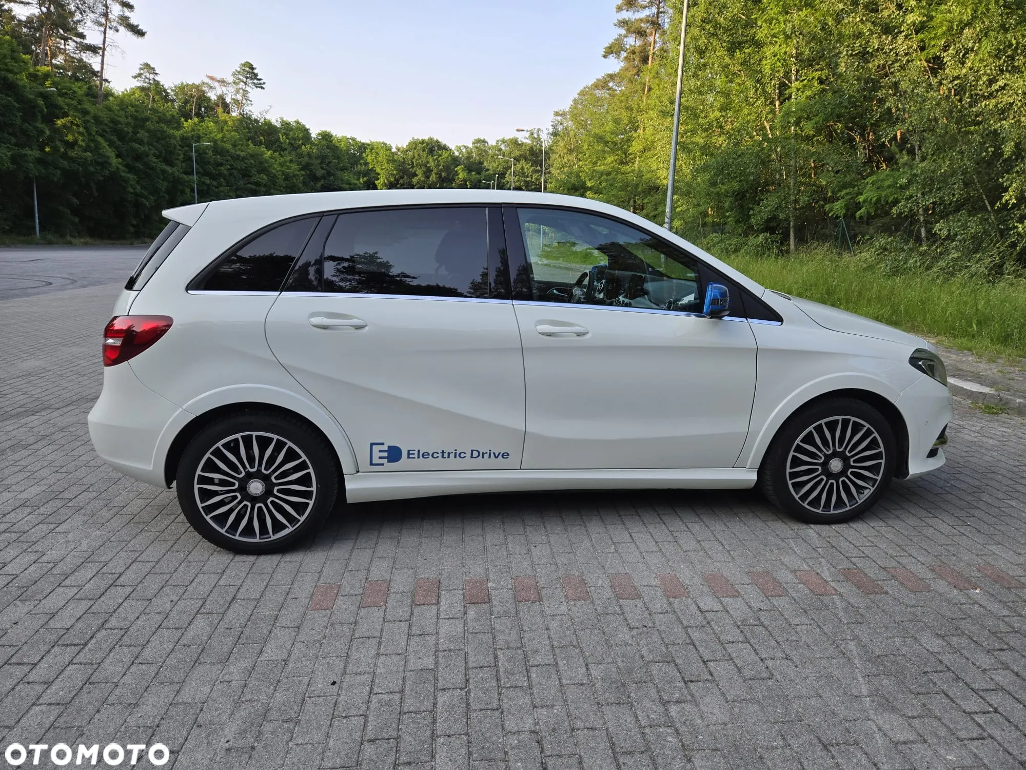 Mercedes-Benz Klasa B (Electric Drive) 250 e - 3