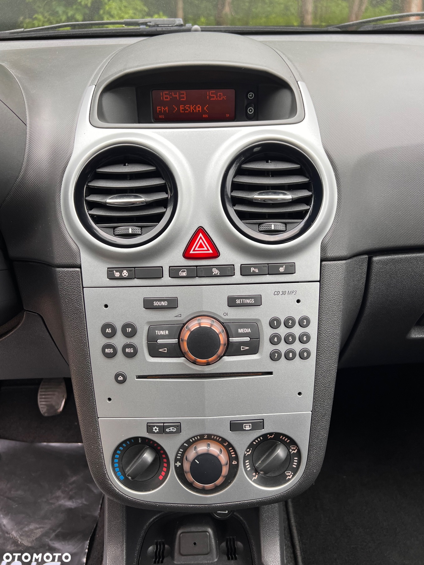 Opel Corsa 1.4 16V Cosmo - 27