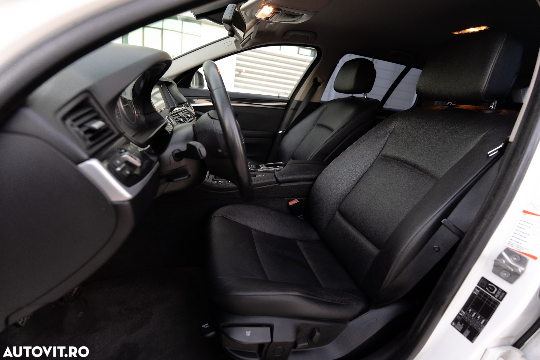 BMW Seria 5 525d Touring Modern Line - 9