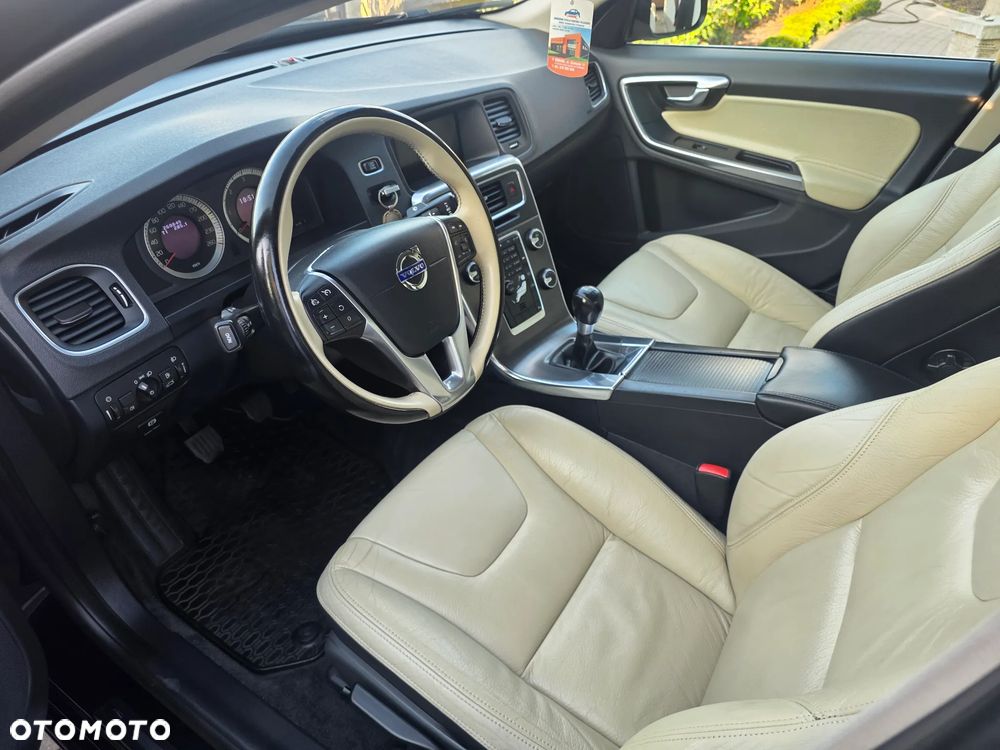 Volvo S60 D3 R-Design - 27