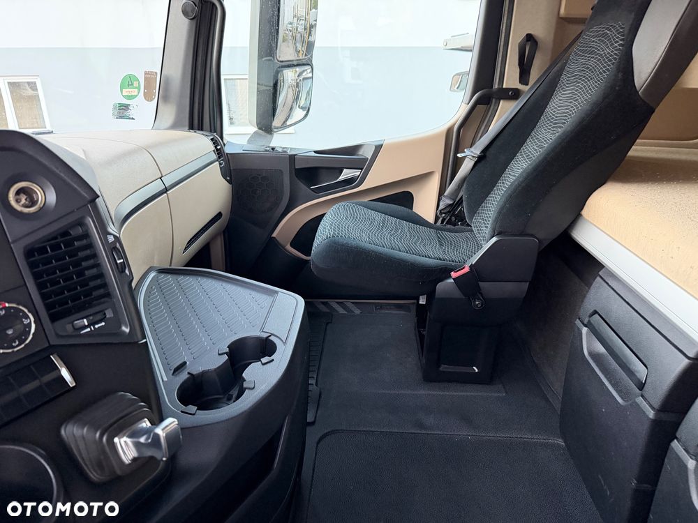 Mercedes-Benz Actros - 22
