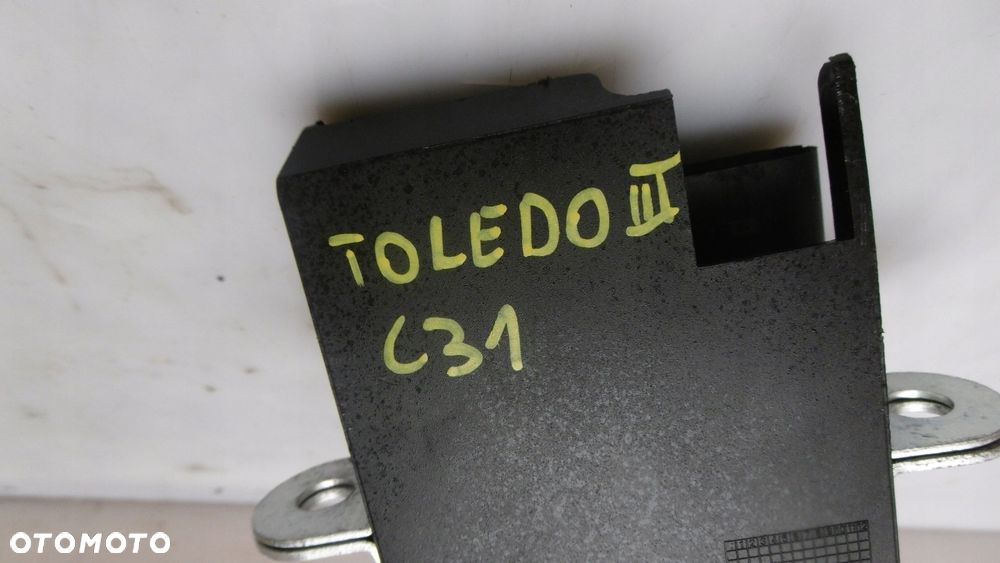 TOLEDO III 04R- ZAMEK KLAPY TYŁ TYLNEJ BAGAŻNIKA - 3