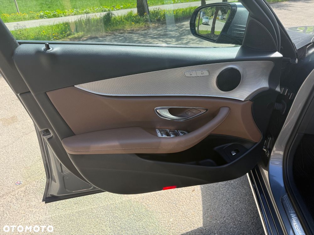Mercedes-Benz Klasa E 220 d 4-Matic 9G-TRONIC - 14