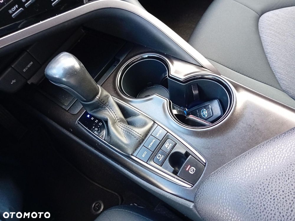 Toyota Camry 2.5 Hybrid Comfort CVT - 19