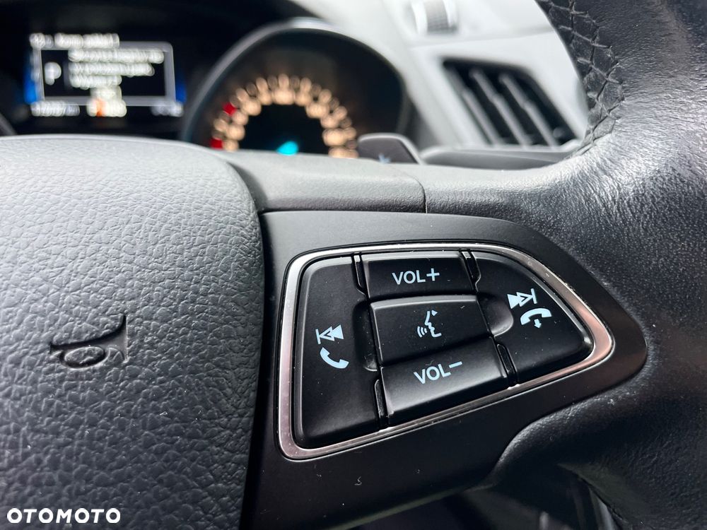 Ford Kuga - 25