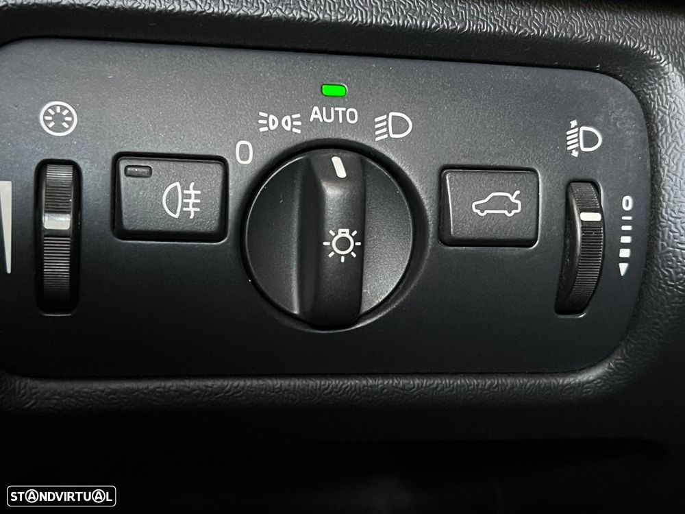 Volvo V40 2.0 D3 Momentum - 18