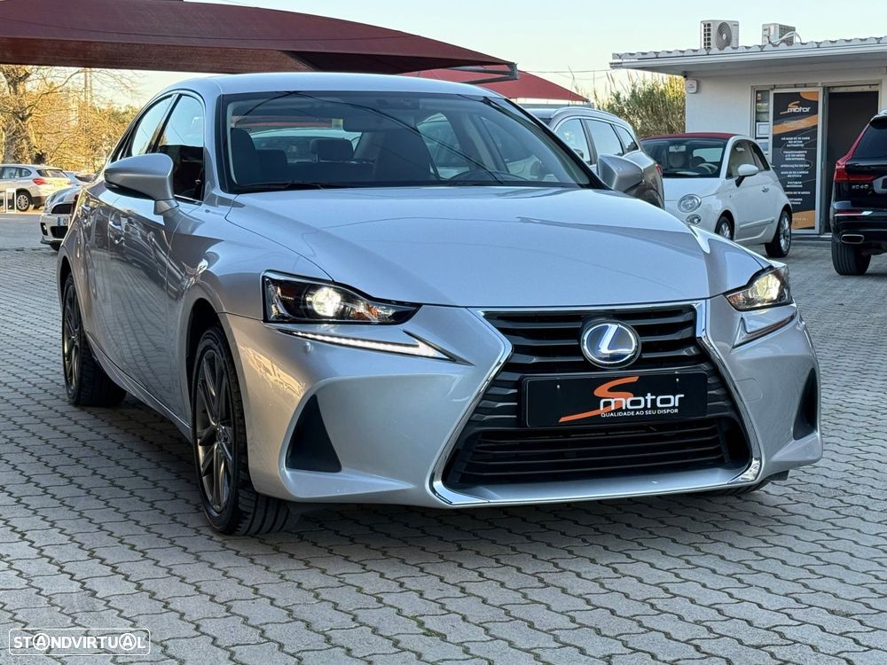 Lexus IS 300H - 2