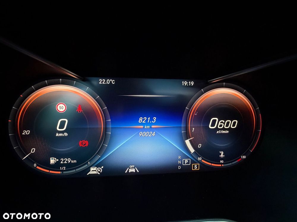Mercedes-Benz Klasa C 400 4-Matic 9G-TRONIC - 11