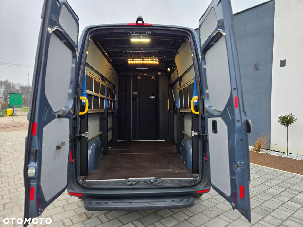 Mercedes-Benz Sprinter - 20