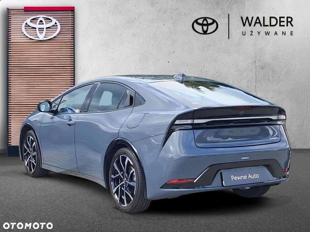 Toyota Prius - 4