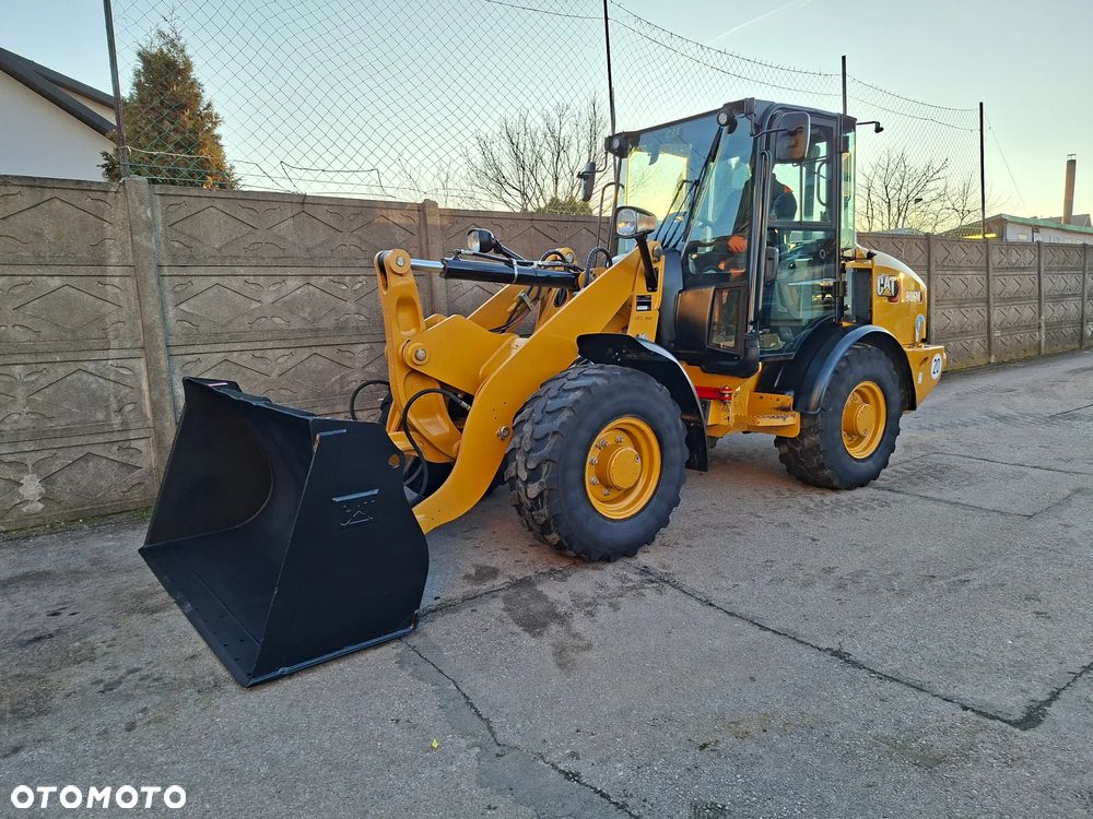 Caterpillar CAT 906 M