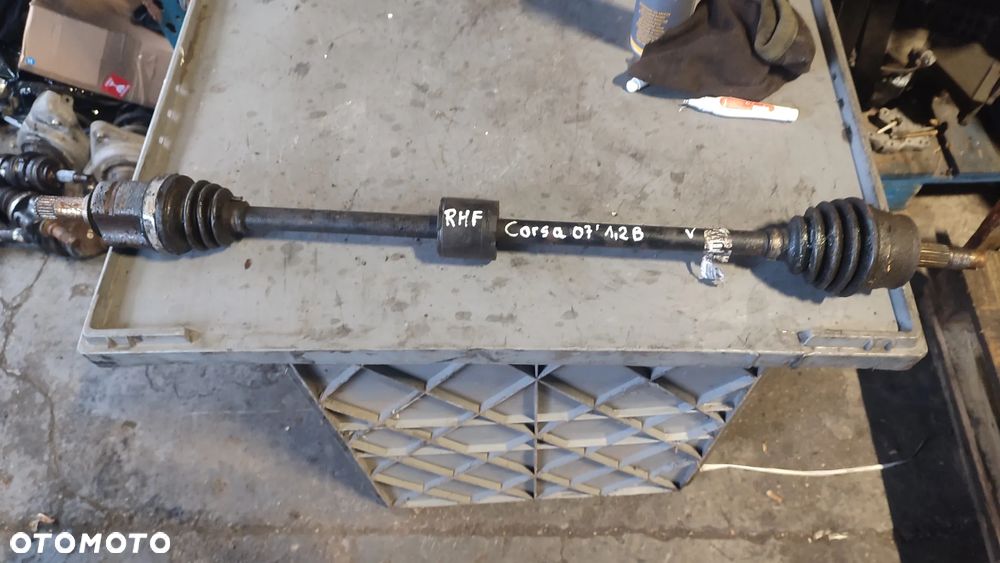 PÓŁOŚ PRAWA PRZÓD OPEL CORSA D  1.2 B - 1