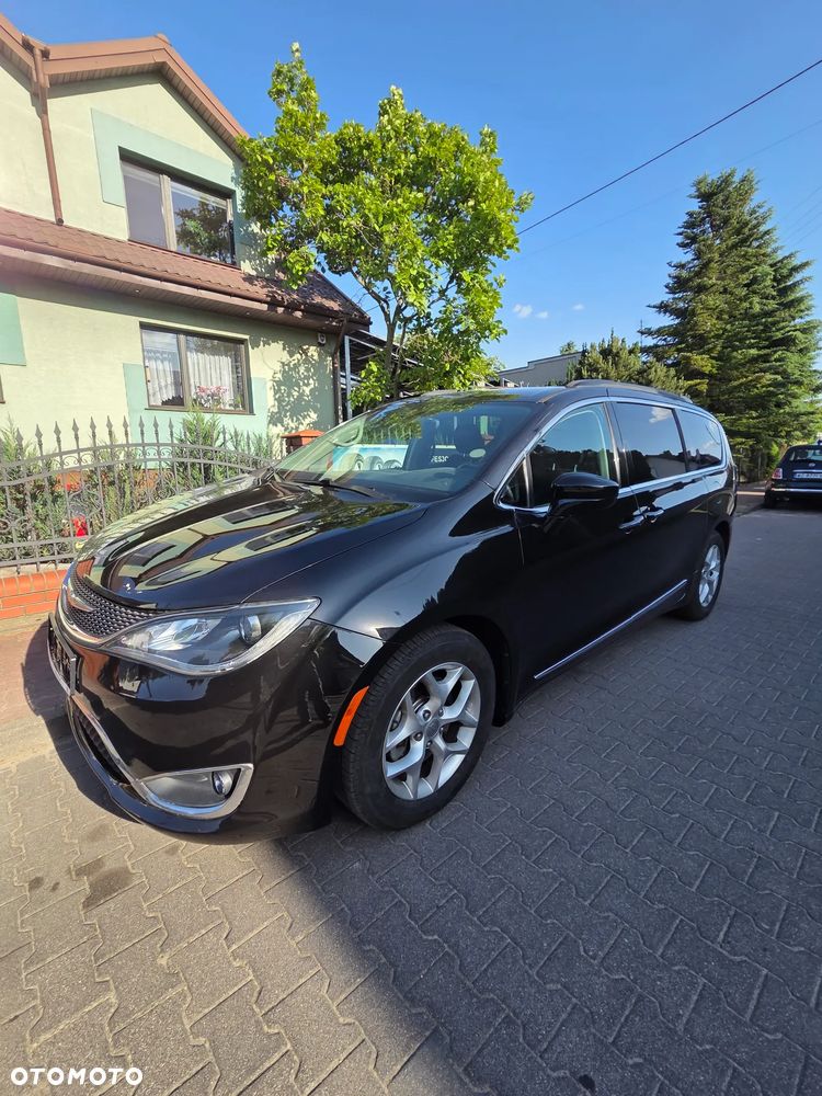 Chrysler Pacifica - 24