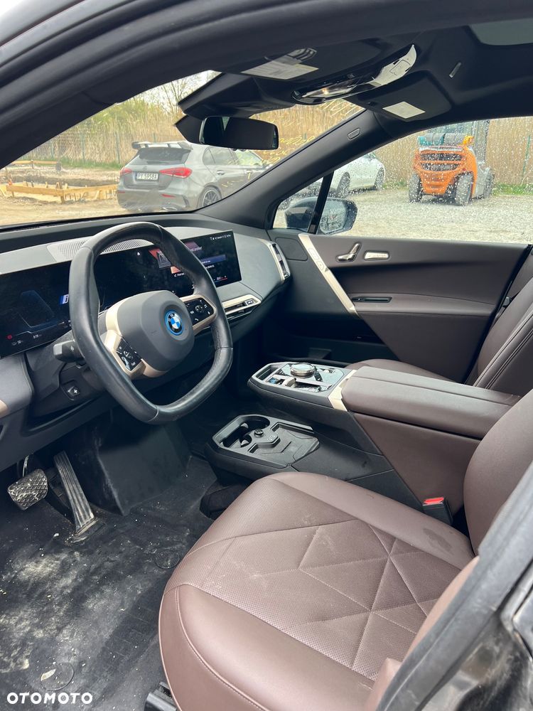 BMW iX xDrive50 - 26