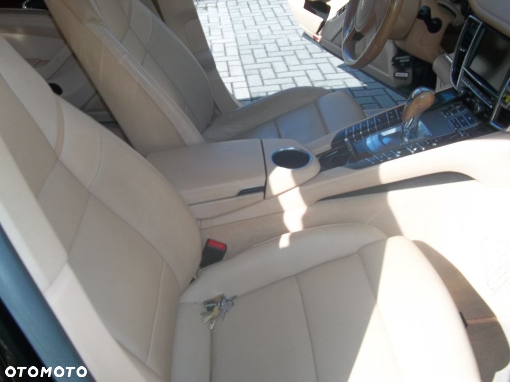 Porsche Panamera 4S - 14