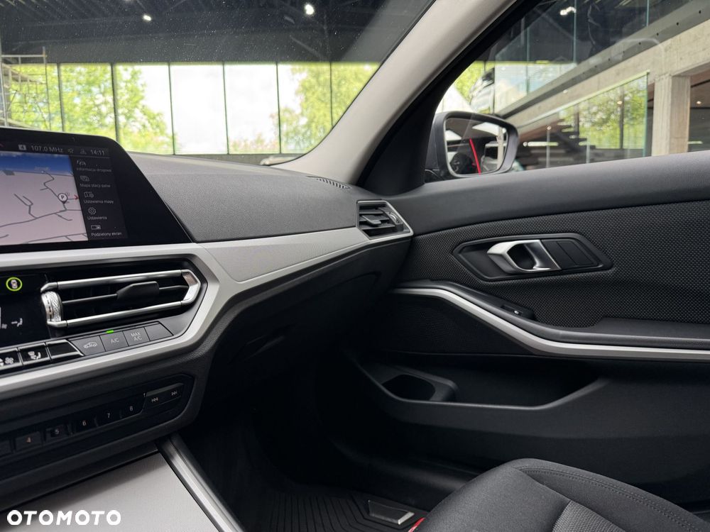BMW Seria 3 318d - 30