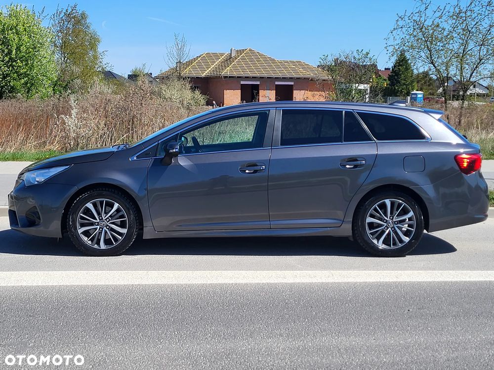 Toyota Avensis 2.0 D-4D Premium - 2