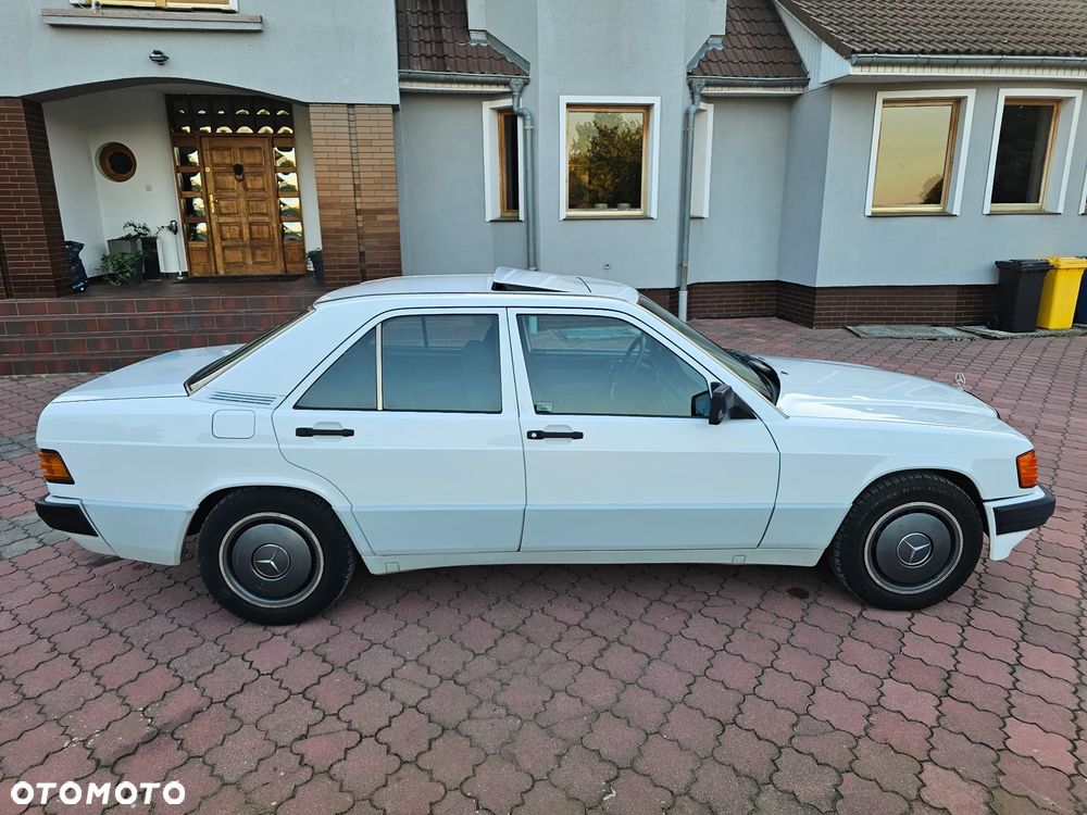Mercedes-Benz W201 (190) - 11