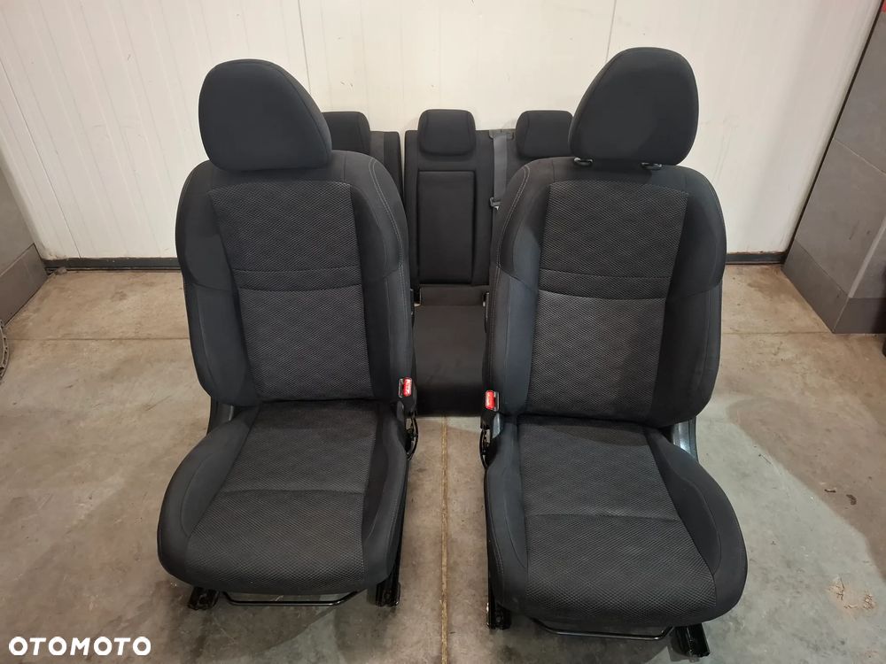 Fotele przód tył komplet podłokietnik tunel Nissan Qashqai J11 II lift 2017 rok - 1