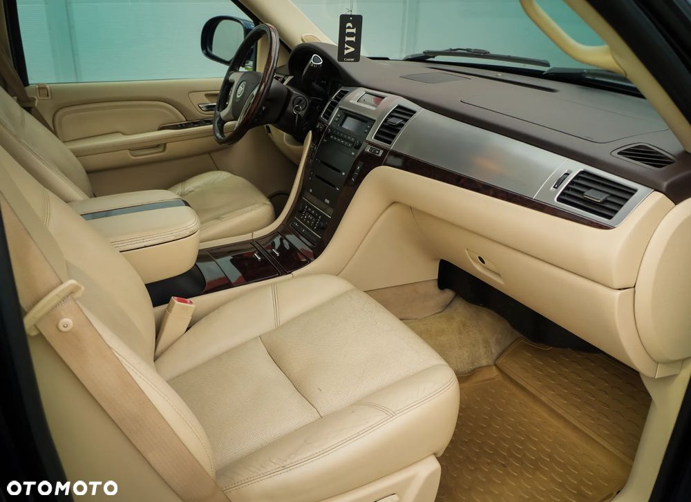 Cadillac Escalade - 12