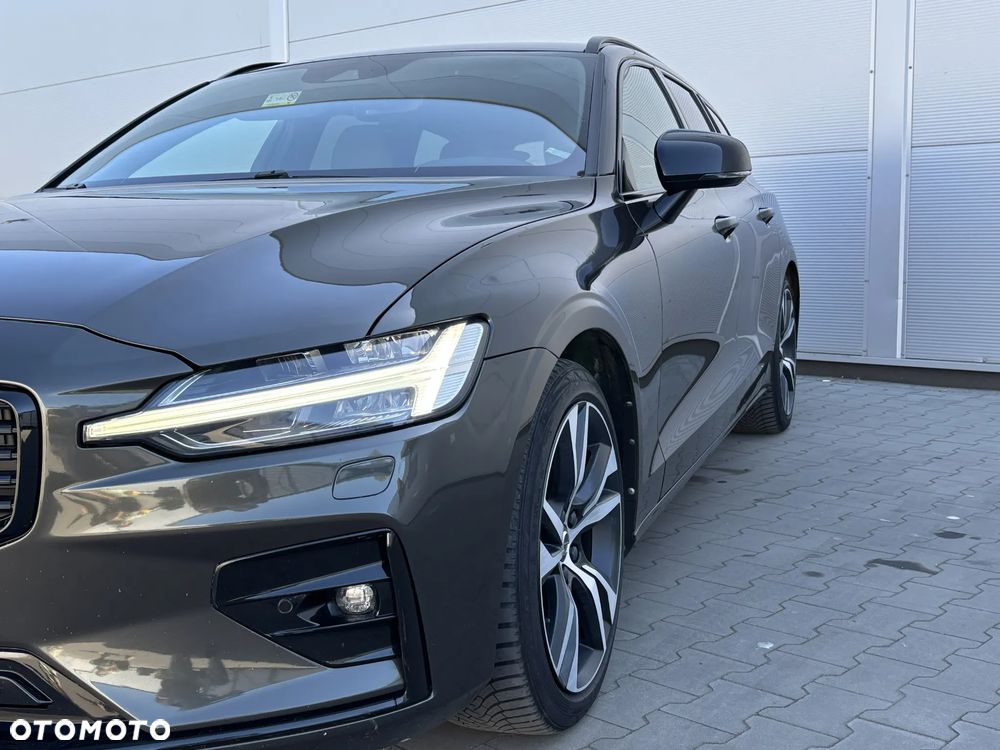 Volvo V60 B4 D R-Design - 3
