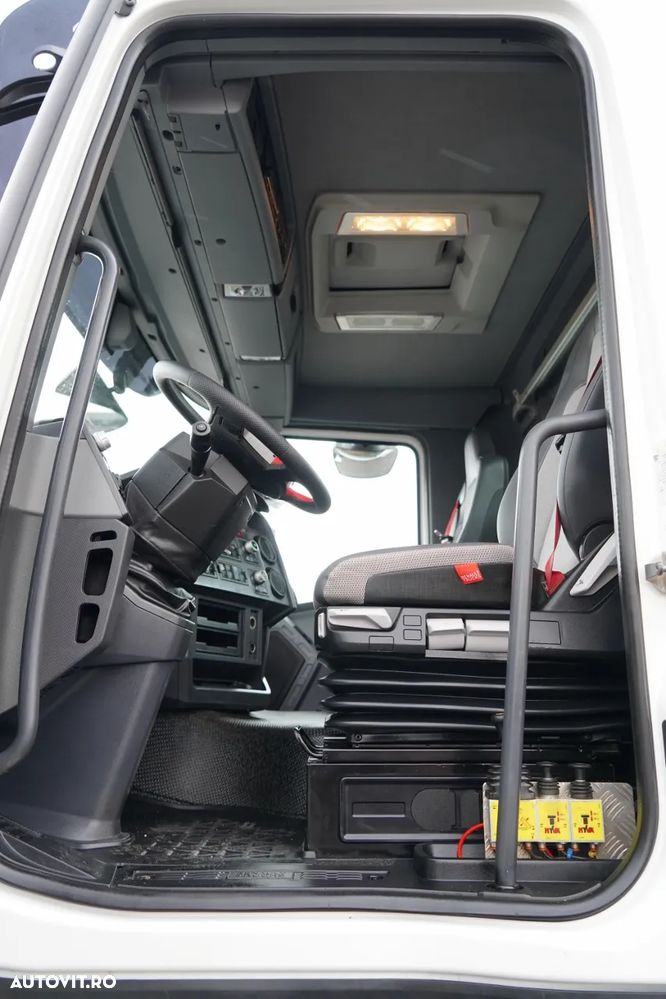 Renault C 430 / 6x4 / BASCUNĂ CU DOUĂ LATE / BASCUNĂ HIDRAULICĂ + HIAB 211 EP-3 HDS / EURO 6 / RADIOCOMANDĂ / ROTATOARE / CUPĂ - 29