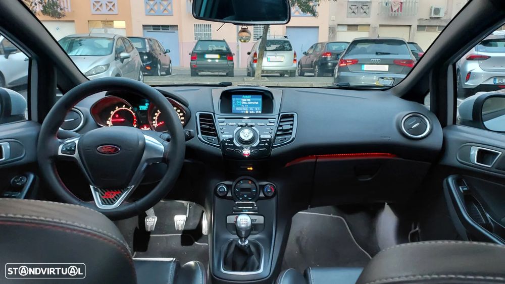 Ford Fiesta 1.6 EcoBoost ST200 - 6
