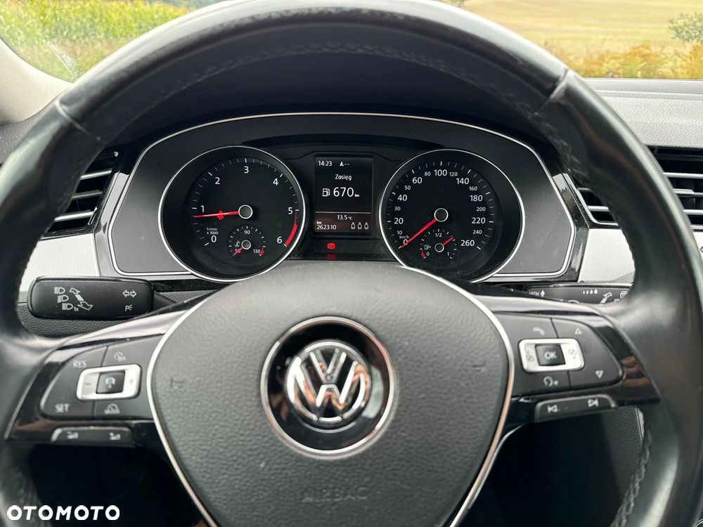 Volkswagen Passat Variant 2.0 TDI (BlueMotion Technology) Comfortline - 11