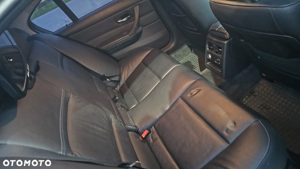 BMW Seria 3 318i - 12