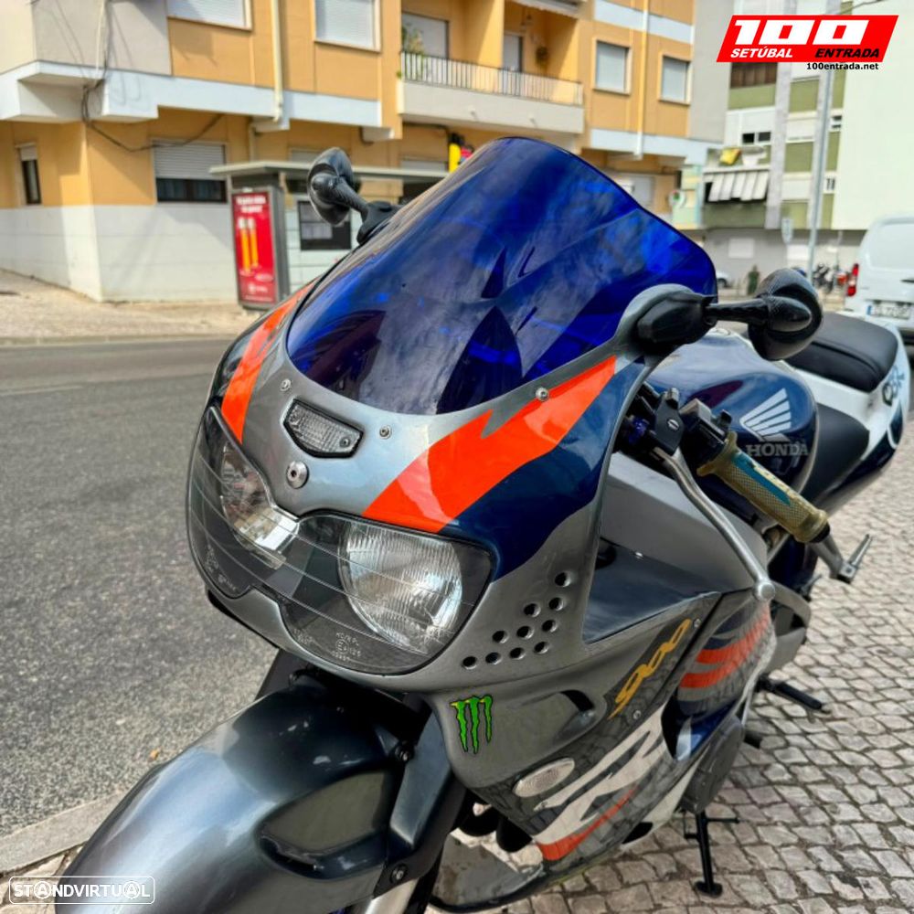 Honda CBR 900 RR - 27