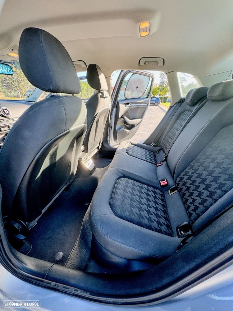 Audi A3 1.6 TDI Attraction - 8