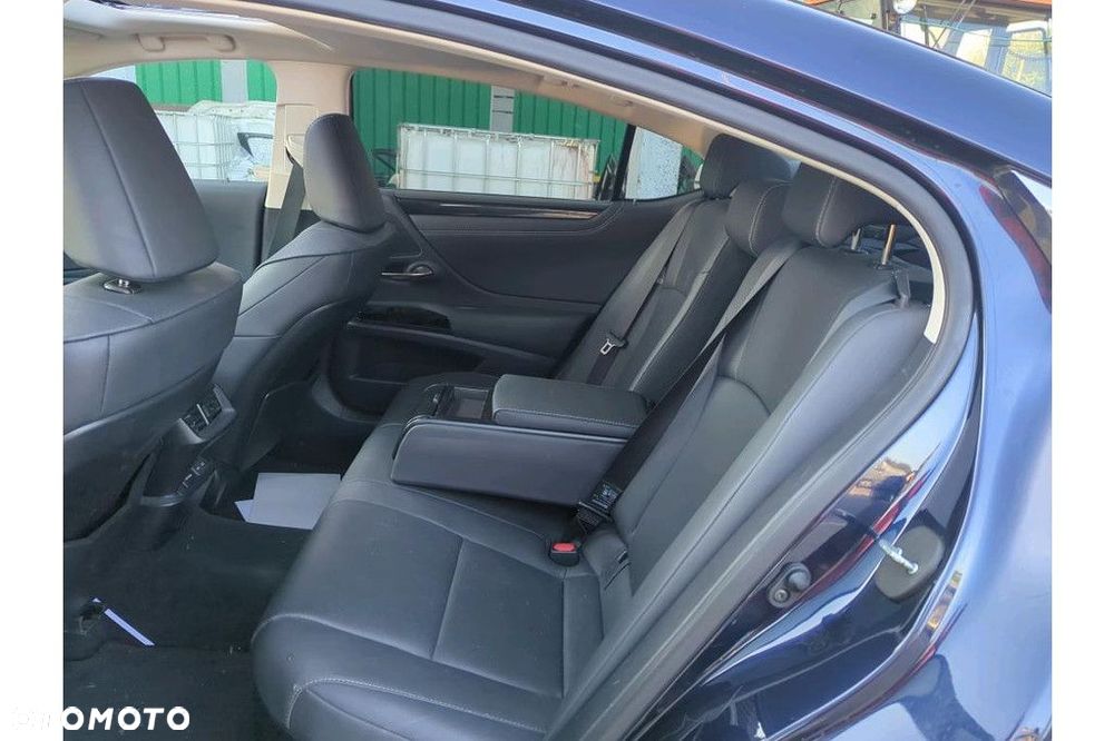 Lexus ES 300h Business Edition - 6