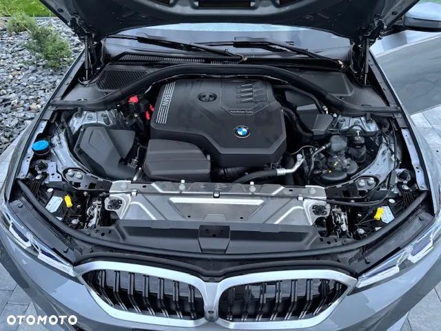 BMW Seria 3 330i xDrive - 11