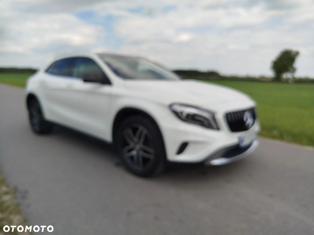 Mercedes-Benz GLA - 4