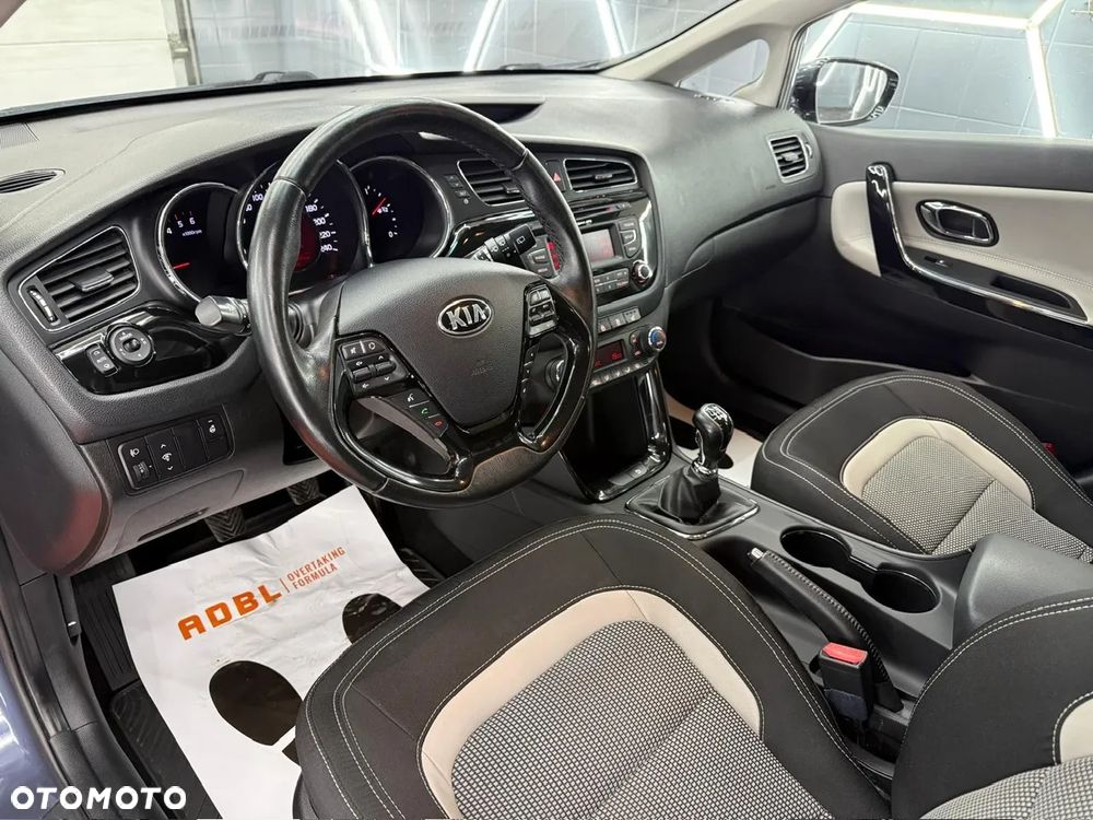 Kia Ceed 1.6 CRDi 128 Platinum Edition - 22
