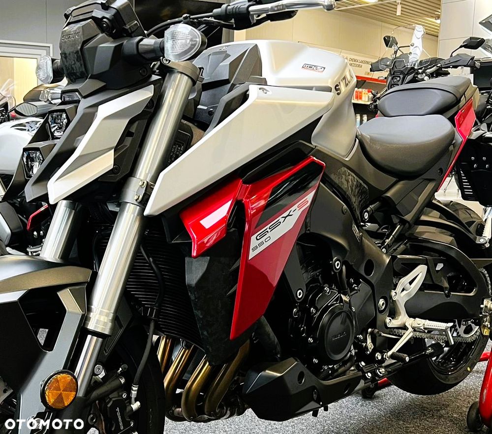 Suzuki GSX - 24